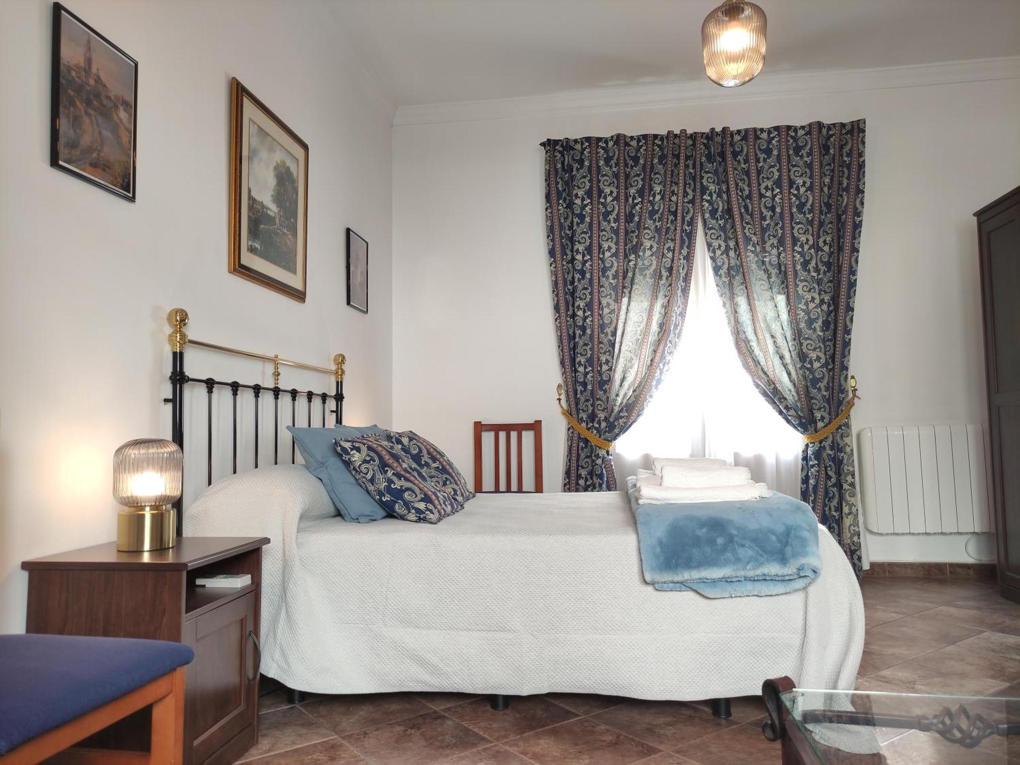 Entretorres. Casa-Duplex En Centro Historico. Apartman Carmona Kültér fotó